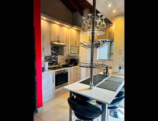 2 BEDROOM APARTMENT FOR SALE IN BRYANSTON